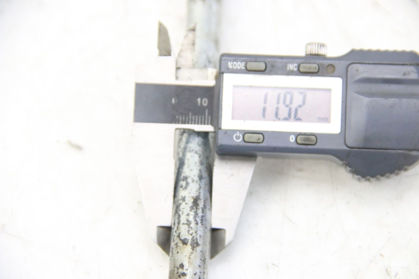 photo de SWINGARM PIVOT AXIS HONDA CRF CR-F 100 (2004 - 2013) - Zoom on usage condition