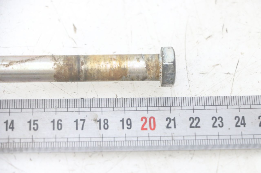 photo de SWING ARM AXLE HONDA CRF-F CRF F 110 (2019 - 2022) - Zoom on usage condition