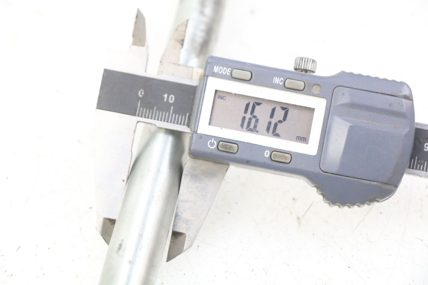 photo de SWINGARM PIVOT BOLT YAMAHA FJ 3CX 1200 (1986 - 1996) - Alternative perspective