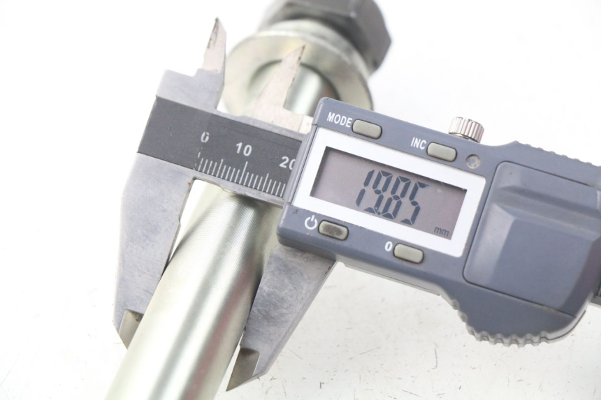 photo de SWING ARM AXLE YAMAHA FJR ABS 1300 (2006 - 2012) - Alternative perspective