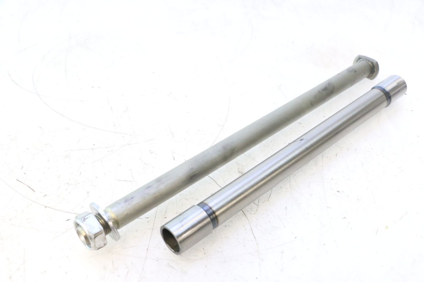photo de SWING ARM AXLE YAMAHA FZ8 800 (2010 - 2016) - Component detail