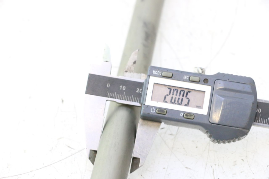 photo de SWING ARM AXLE YAMAHA FZ8 800 (2010 - 2016) - Zoom on usage condition