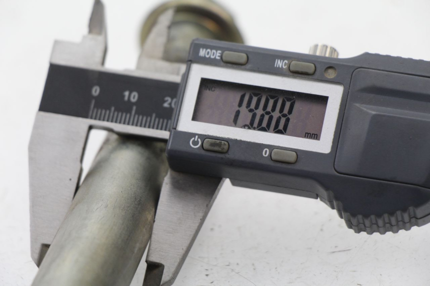 photo de Swingarm pivot SUZUKI GSF N BANDIT 600 (2000 - 2004) - Component detail