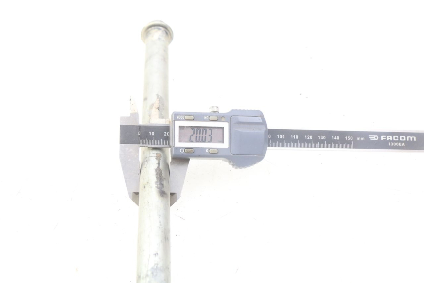 photo de SWINGARM PIVOT BOLT SUZUKI GSF S BANDIT 600 (2000 - 2004) - Component detail