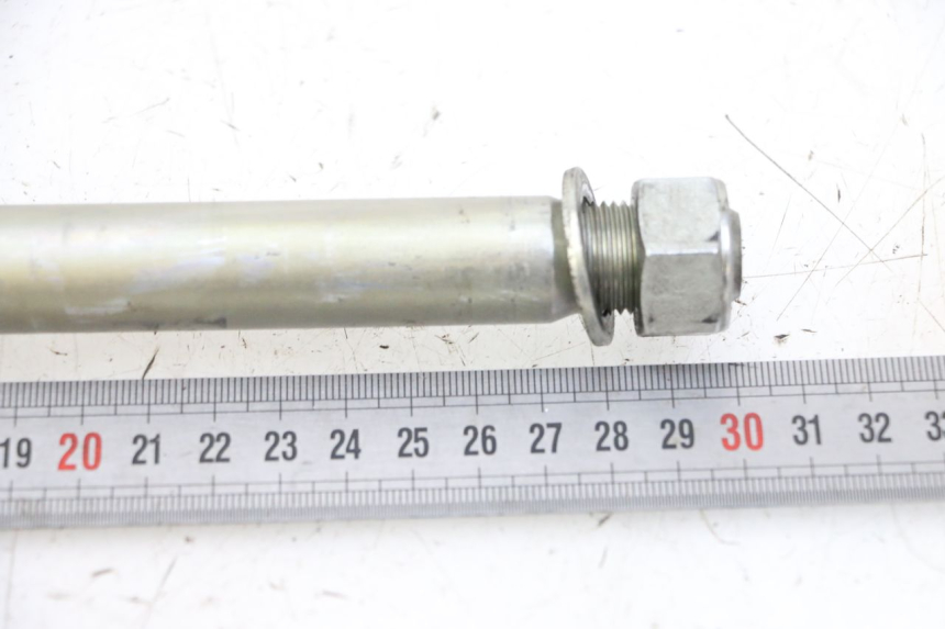 photo de SWING ARM AXLE SUZUKI GSR 750 (2011 - 2017) - Zoom on usage condition