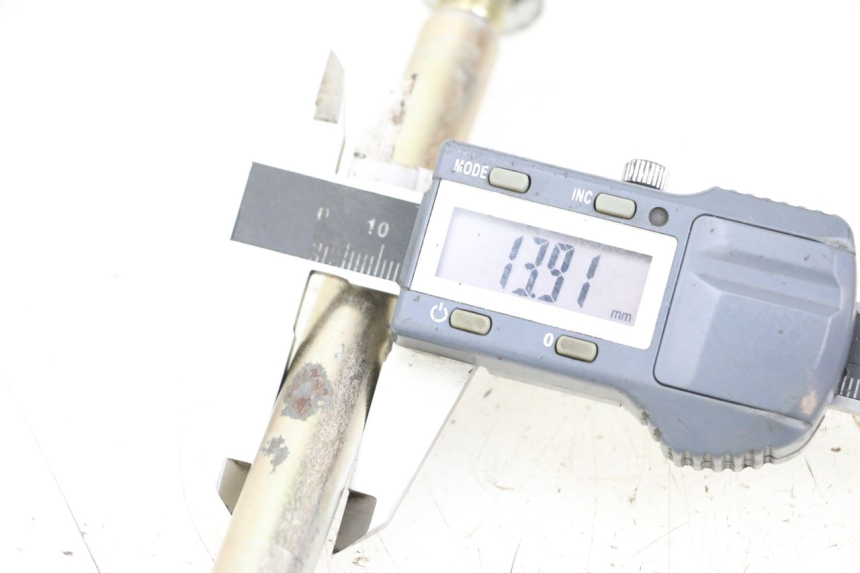 photo de SWING ARM AXLE HYOSUNG GTR 125 (2006 - 2008) - Component detail