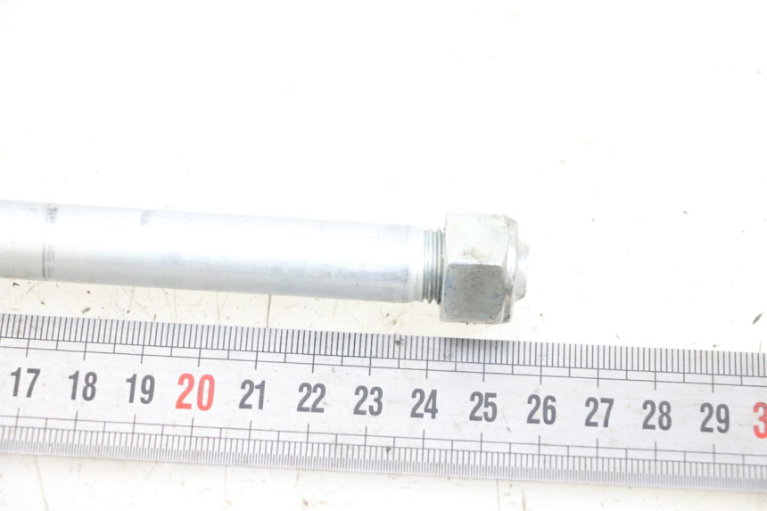 photo de SWING ARM AXLE SUZUKI GZ MARAUDER 125 (1998 - 2004) - Component detail