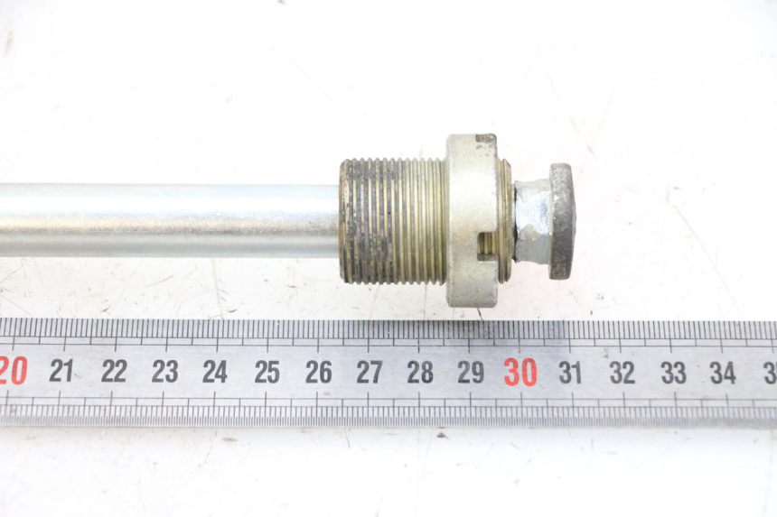 photo de SWING ARM AXLE HONDA VT C2 SHADOW 750 (1997 - 2001) - Zoom on usage condition