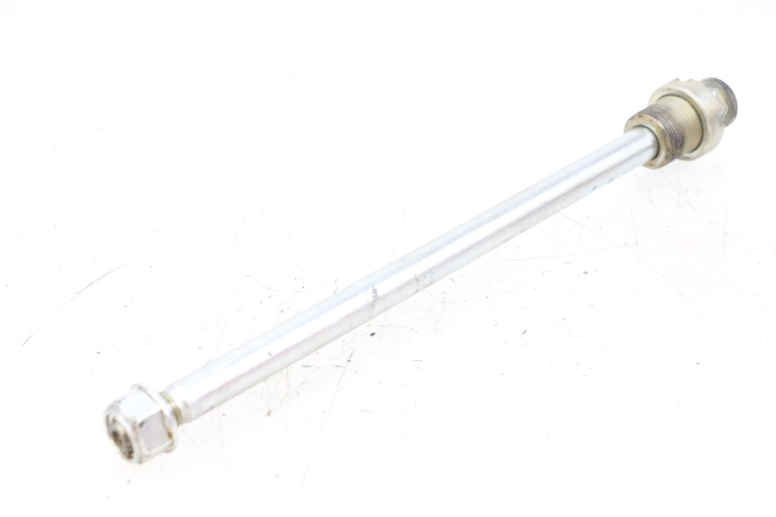 photo de SWING ARM AXLE HONDA VT C2 SHADOW 750 (1997 - 2001) - Technical close-up