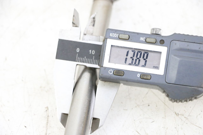 photo de SWING ARM AXLE KEEWAY K-LIGHT KLIGHT 125 (2018 - 2025) - Zoom on usage condition