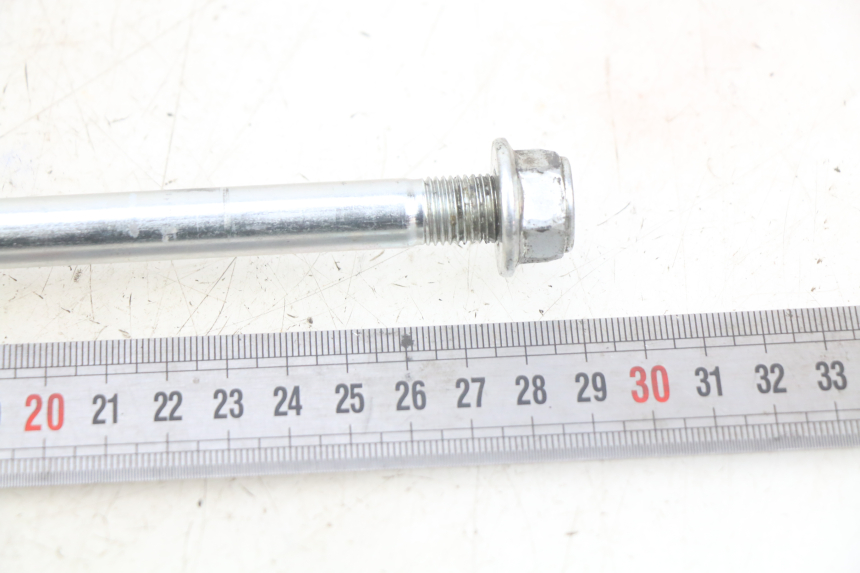 photo de SWINGARM PIVOT AXIS YAMAHA MT ABS 125 (2014 - 2018) - Technical close-up