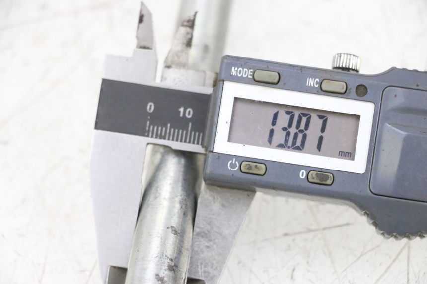 photo de SWING ARM AXLE HONDA NSR R 125 (1994 - 2003) - Component detail