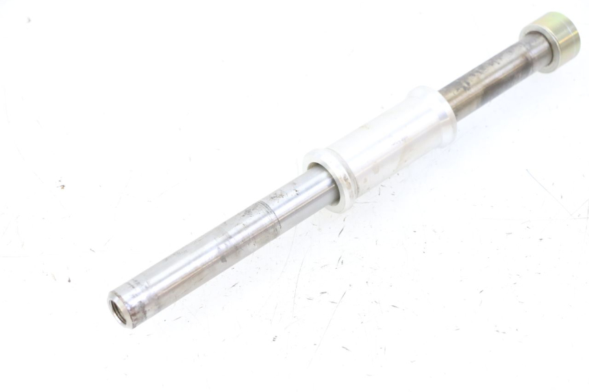 photo de SWING ARM AXLE TRIUMPH SPRINT 900 (1995 - 1998) - Component detail