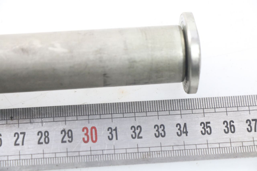 photo de SWING ARM AXLE TRIUMPH SPRINT ST ABS 1050 (2005 - 2007) - Component detail