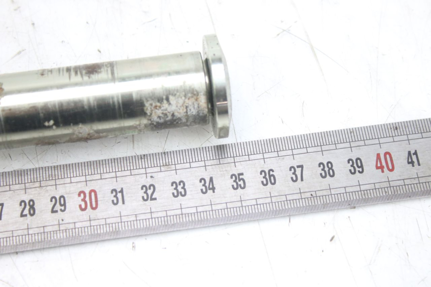 photo de SWINGARM PIVOT BOLT TRIUMPH SPRINT ST 955 (1999 - 2001) - Technical close-up