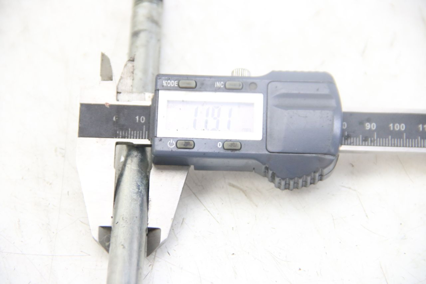 photo de SWINGARM PIVOT BOLT YAMAHA SR 125 (1982 - 2003) - Zoom on usage condition