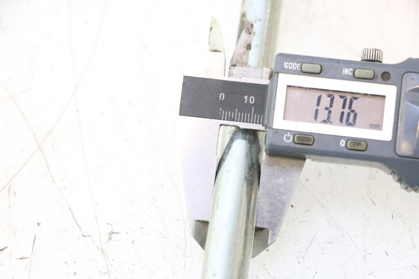 photo de SWING ARM AXLE YAMASAKI STREET 50 (2013 - 2018) - Component detail