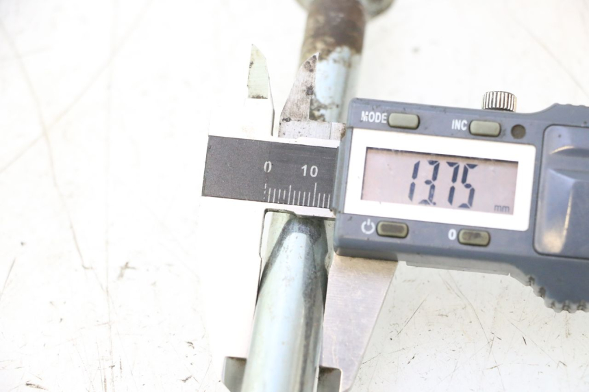 photo de SWING ARM AXLE YAMASAKI STREET 50 (2013 - 2018) - Alternative perspective