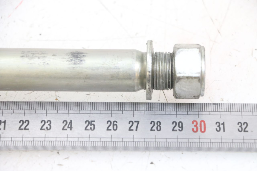 photo de SWINGARM PIVOT AXIS SUZUKI GSX F GSXF 650 (2007 - 2015) - Zoom on usage condition