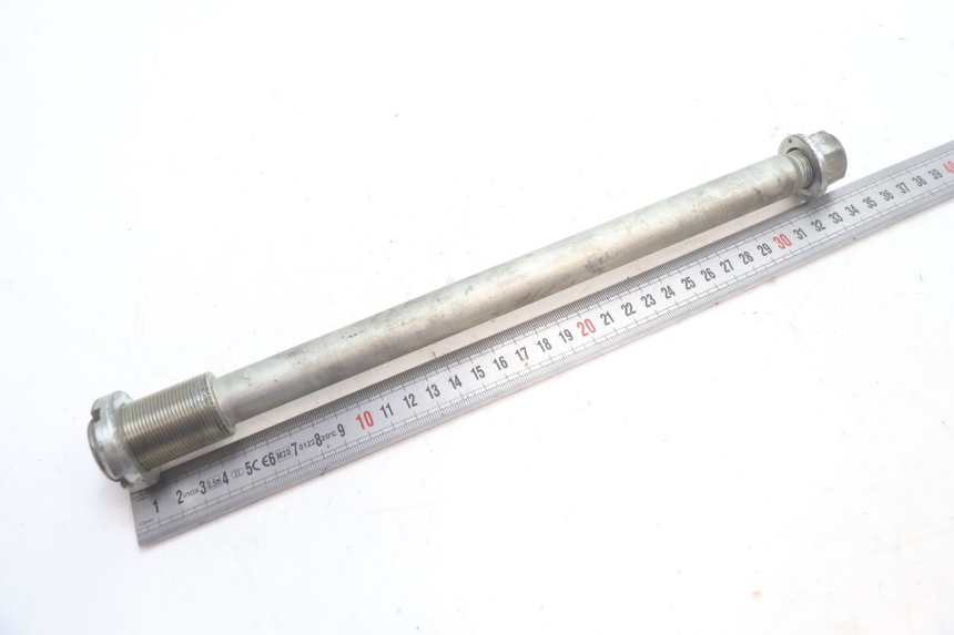 photo de SWING ARM AXLE SUZUKI SV S 650 (2003 - 2009) - Zoom on usage condition