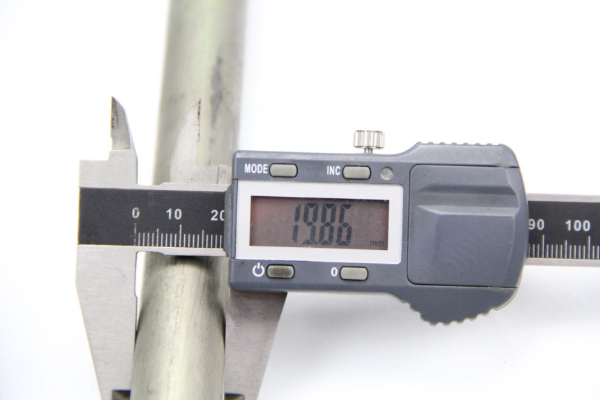 photo de SWING ARM AXLE YAMAHA TDM ABS 900 (2002 - 2014) - Fixing points details