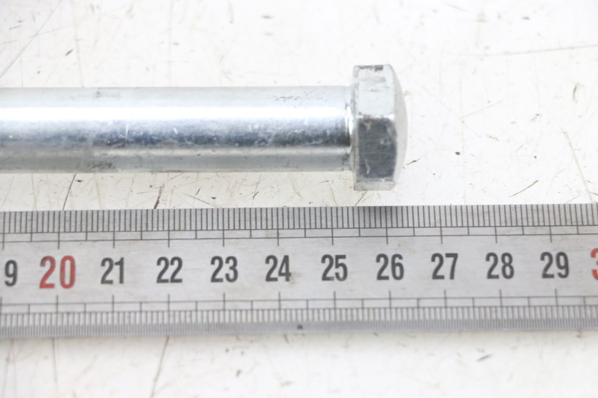 photo de SWING ARM AXLE YAMAHA TDR DELTABOX 125 (1997 - 2003) - Zoom on usage condition