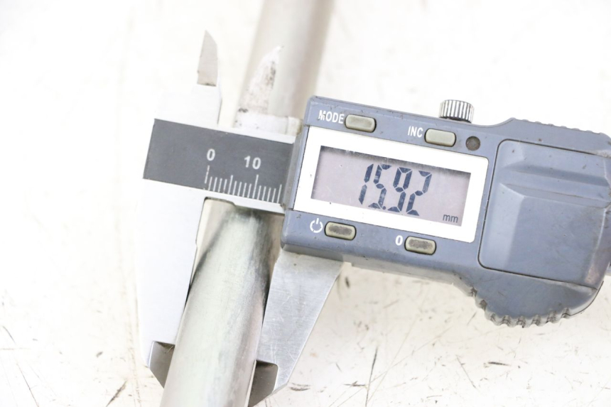 photo de SWING ARM AXLE YAMAHA TRACER 7 700 (2020 - 2024) - Component detail