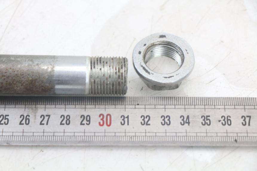 photo de SWINGARM PIVOT AXIS KAWASAKI VERSYS ABS 650 (2015 - 2018) - Zoom on usage condition