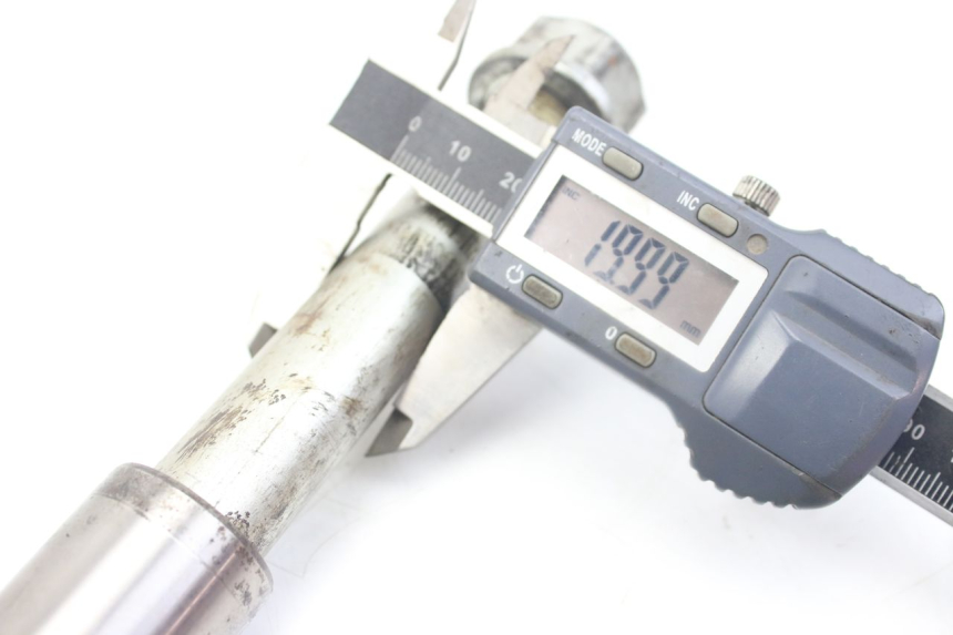 photo de SWINGARM PIVOT AXIS HONDA VFR FI RC46 800 (1998 - 2001) - Zoom on usage condition