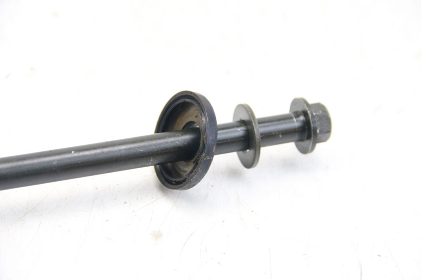 photo de SWINGARM PIVOT AXIS SYM WOLF SB 125 (2011 - 2018) - Alternative perspective