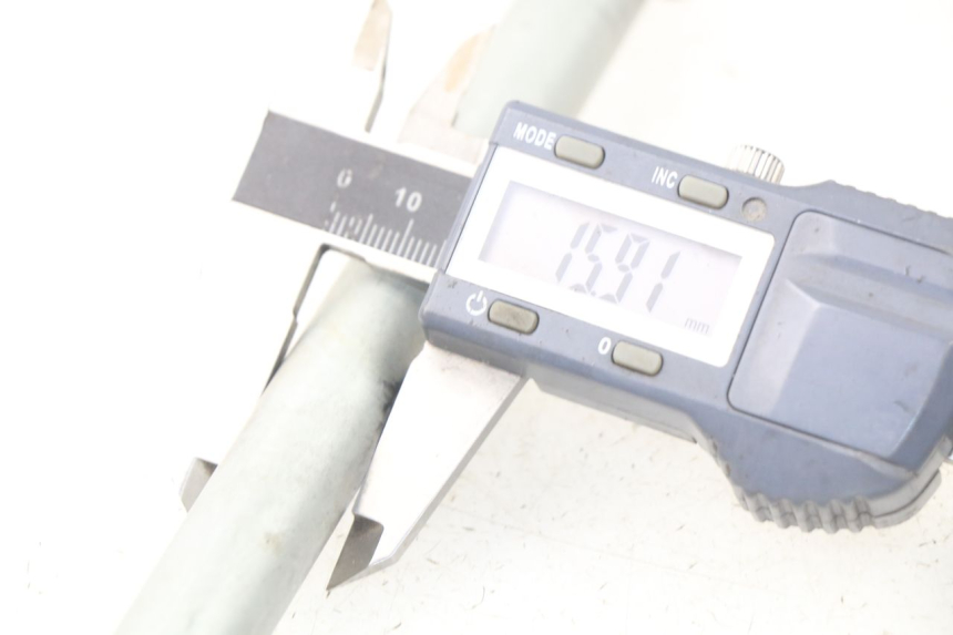 photo de SWING ARM AXLE YAMAHA XJ600 XJ DIVERSION 600 (1992 - 1997) - Alternative perspective