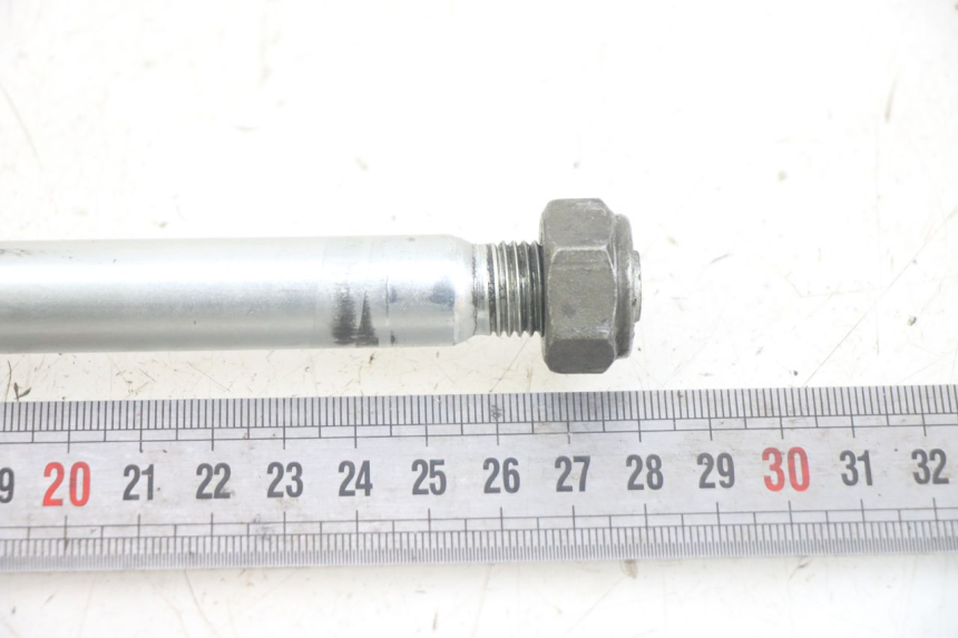 photo de SWING ARM AXLE YAMAHA XJN DIVERSION 600 (2000 - 2003) - Zoom on usage condition