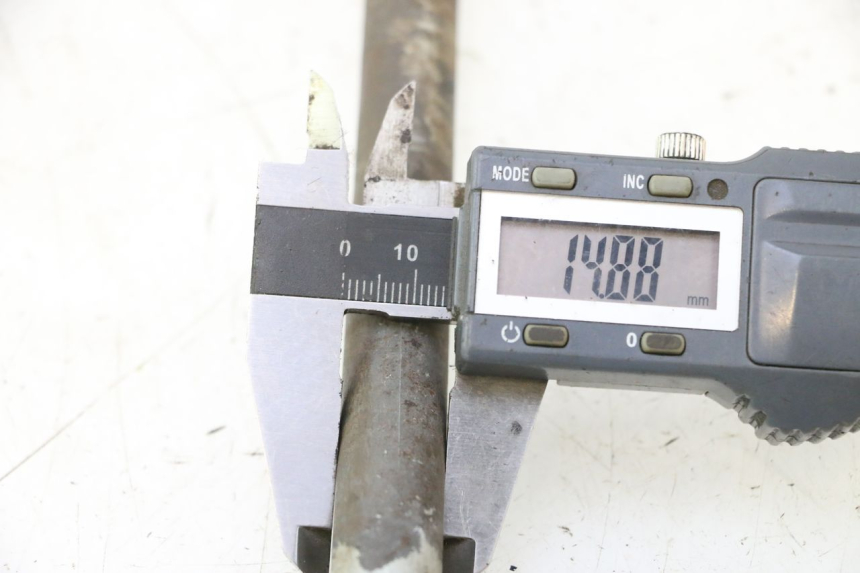 photo de SWING ARM AXLE HONDA XRV AFRICA TWIN 750 (1990 - 1992) - Component detail
