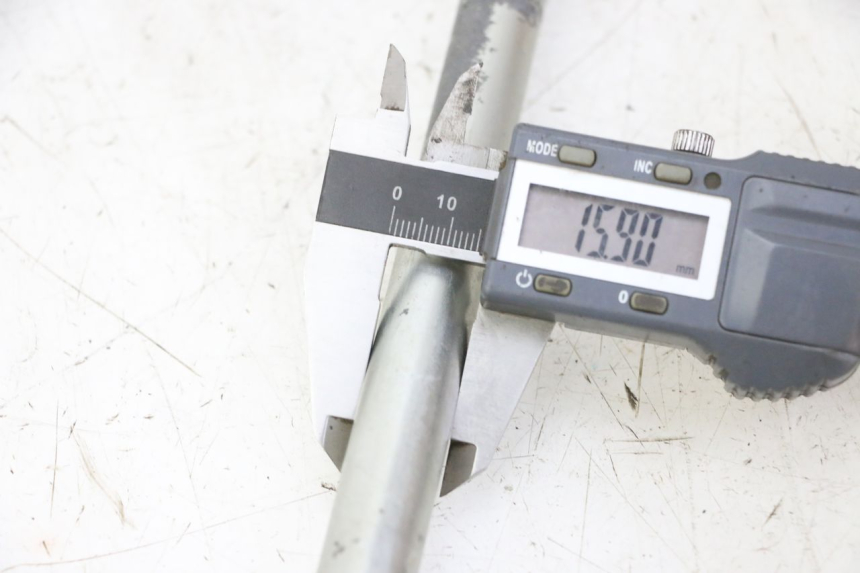 photo de SWING ARM AXLE YAMAHA YFM R RAPTOR 250 (2008 - 2014) - Component detail