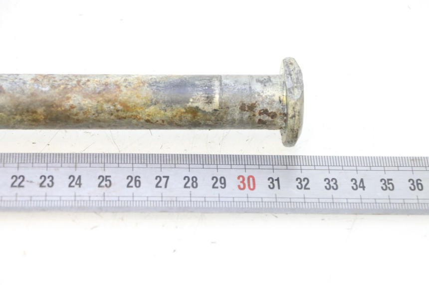 photo de SWING ARM AXLE YAMAHA YZF R GENESIS 750 (1993 - 1998) - Component detail