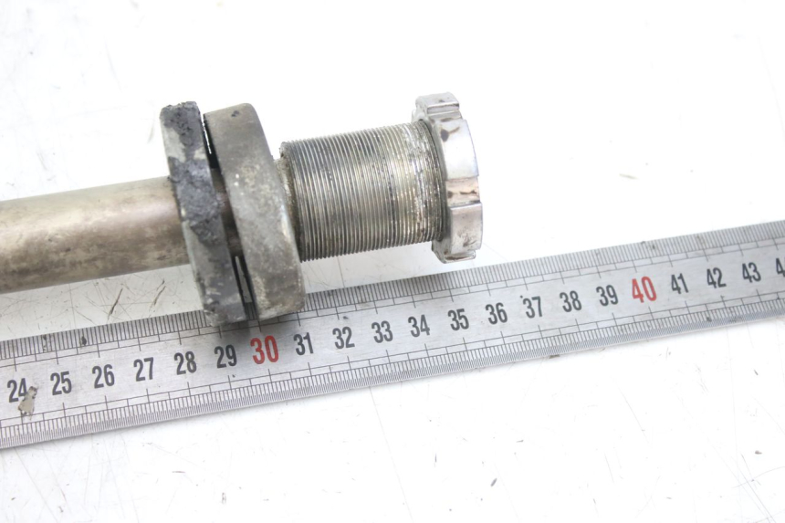 photo de SWINGARM PIVOT AXIS YAMAHA YZF R1 1000 (2007 - 2008) - Alternative perspective