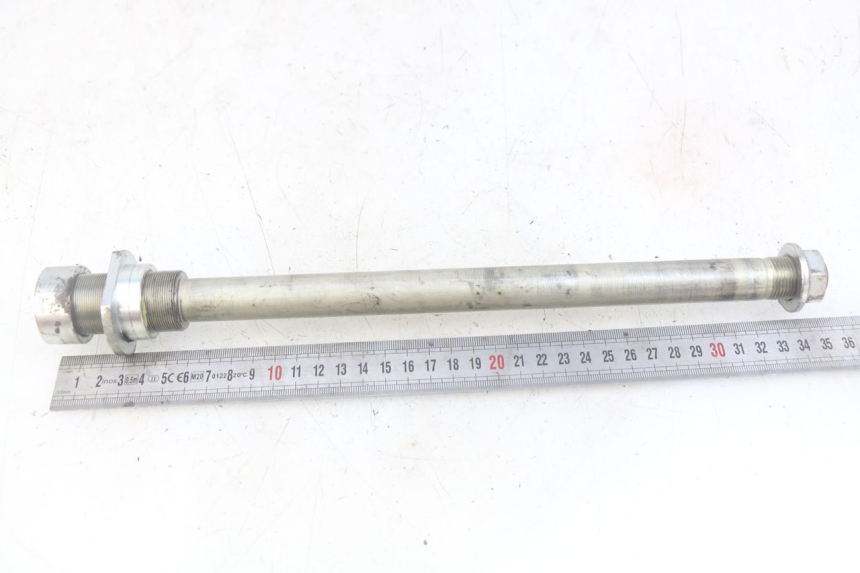 photo de SWINGARM PIVOT BOLT KAWASAKI Z 750 (2007 - 2013) - Alternative perspective