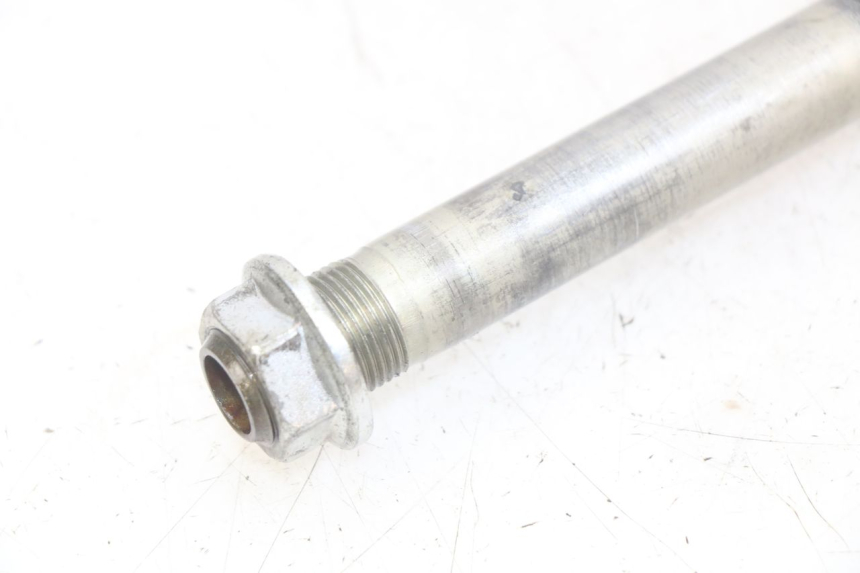 photo de SWINGARM PIVOT BOLT KAWASAKI Z 750 (2007 - 2013) - Surface and material condition