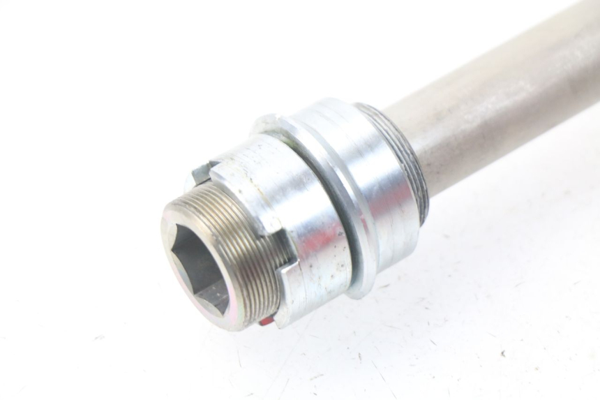 photo de SWING ARM AXLE KAWASAKI Z Z900 900 (2017 - 2019) - Technical close-up