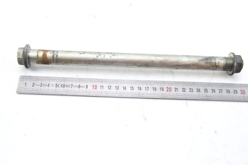 photo de SWINGARM PIVOT AXIS KAWASAKI ZX-6R ZX6R 600 (1995 - 1997) - Zoom on usage condition