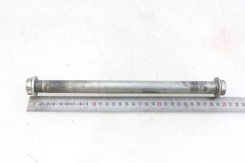 photo de SWINGARM PIVOT AXIS KAWASAKI ZX-6R ZX6R 600 (1995 - 1997) - Alternative perspective