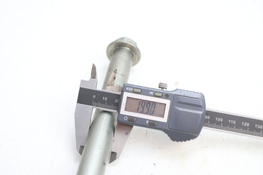 photo de SWING ARM AXLE KAWASAKI ZX-6R ZX6R 600 (2000 - 2002) - Technical close-up
