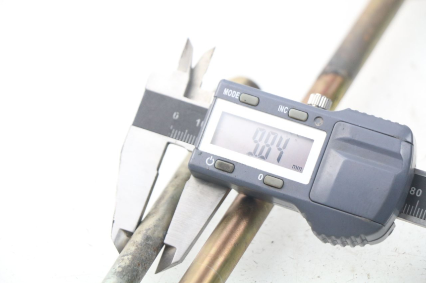 photo de ENGINE AXLE MV AGUSTA BRUTALE R WALLY 910 (2008 - 2008) - Alternative perspective