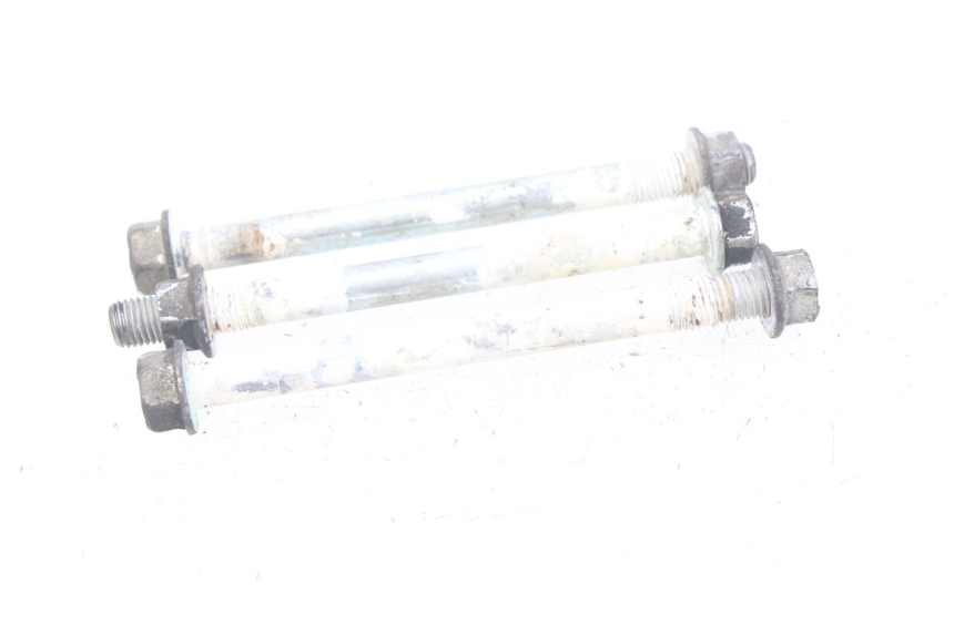 photo de ENGINE AXLE HONDA CBR R 125 (2003 - 2006) - Technical close-up