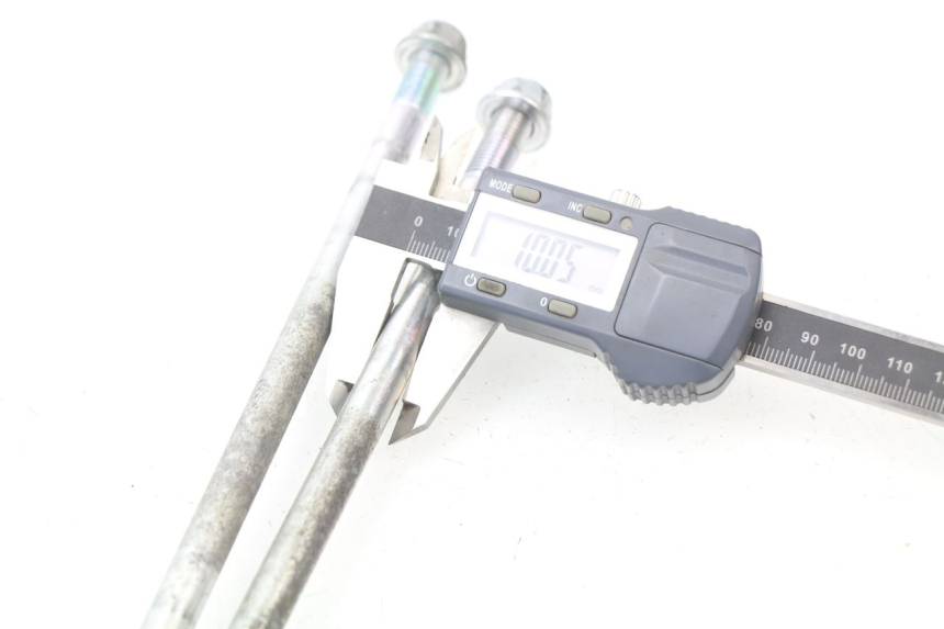 photo de ENGINE AXLE SUZUKI GSX-R GSXR 600 (2008 - 2010) - Component detail