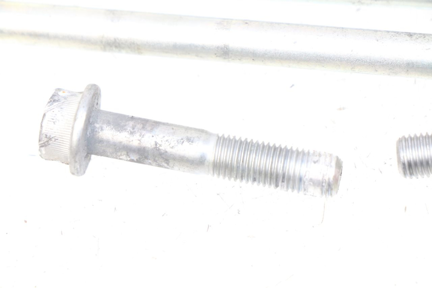 photo de ENGINE AXLE SUZUKI GSX-R GSXR 750 (2011 - 2016) - Technical close-up