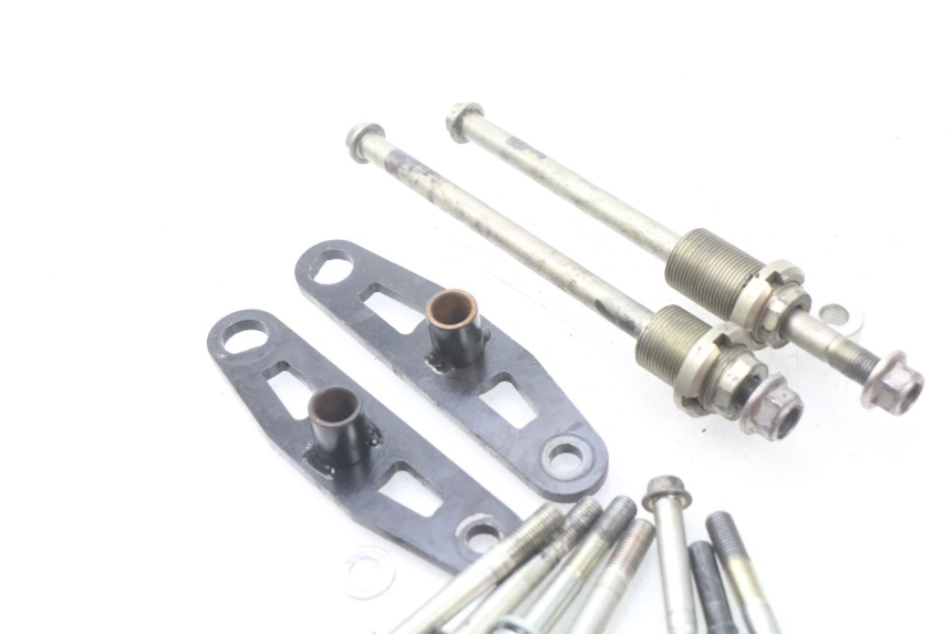 photo de ENGINE AXLE SUZUKI GSX-R GSXR K16 1000 (2012 - 2016) - Alternative perspective