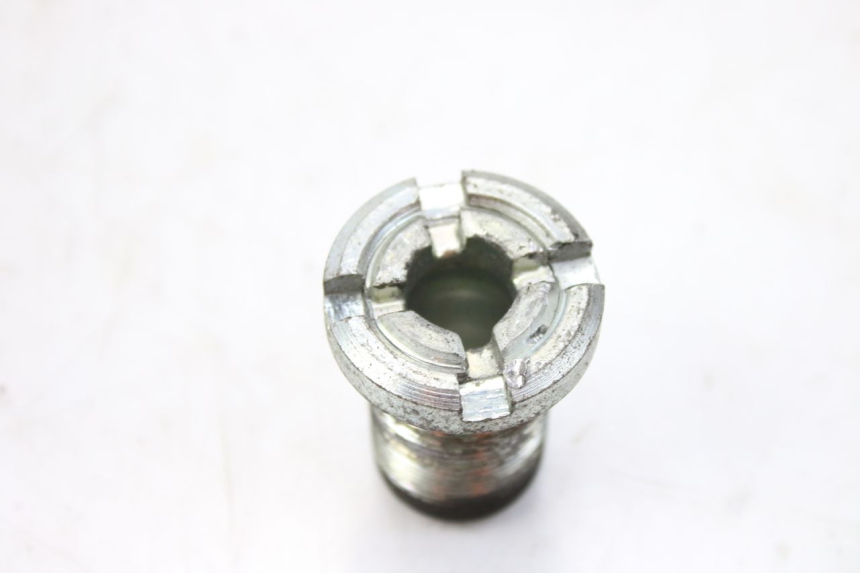 photo de ENGINE AXLE SUZUKI SV S 650 (1999 - 2002) - Technical close-up