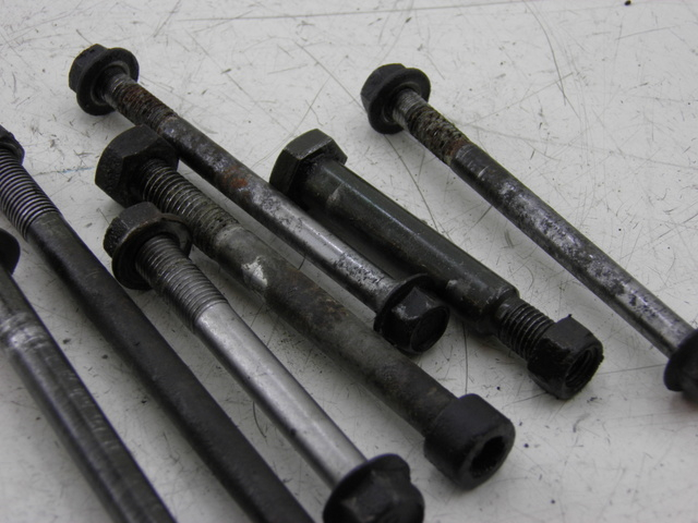 photo de ENGINE AXLE YAMAHA FZS FAZER 600 (1998 - 2001) - Component detail