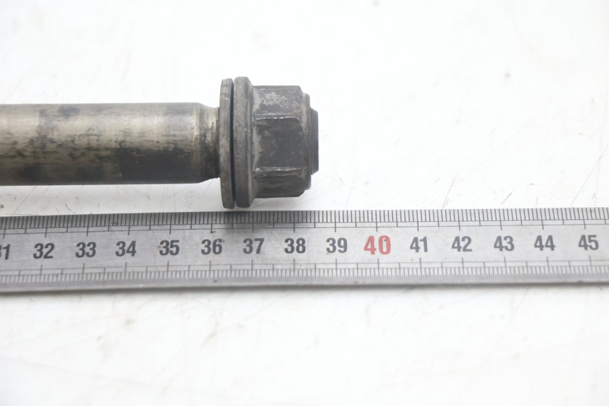 photo de REAR WHEEL AXLE SUZUKI BURGMAN EXECUTIVE ABS 650 (2006 - 2012) - Alternative perspective